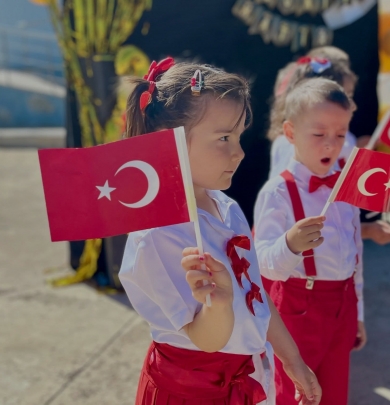Fatih İlkokulu ve Ortaokulu’nda Mezuniyet Sevinci