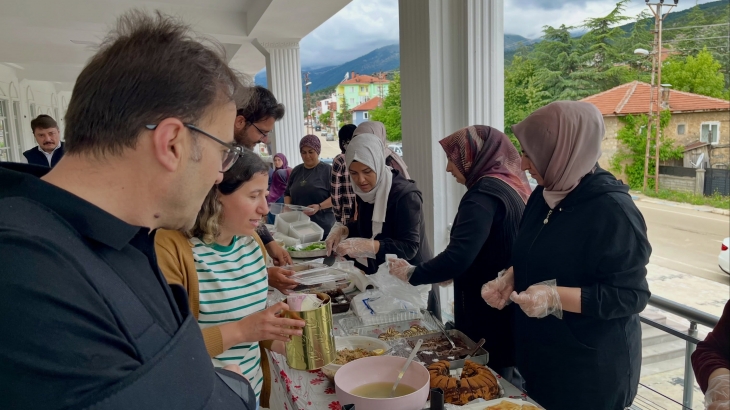 Belediye Başkanımız Mehmet Özata, Fatih İlkokulu, Ortaokulu ve Lise Yararına Düzenlenen Kermes Programına Katıldı