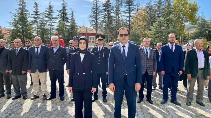 Çelenk Sunma Töreni Hükümet Konağı Bahçesinde Gerçekleştirildi