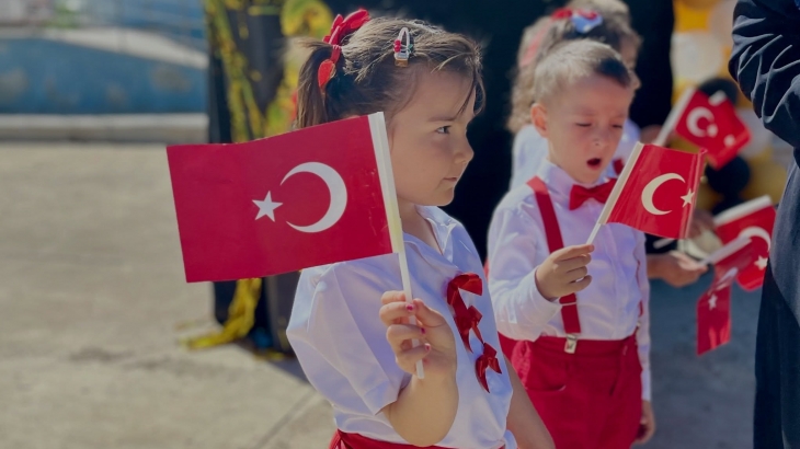 Fatih İlkokulu ve Ortaokulu’nda Mezuniyet Sevinci
